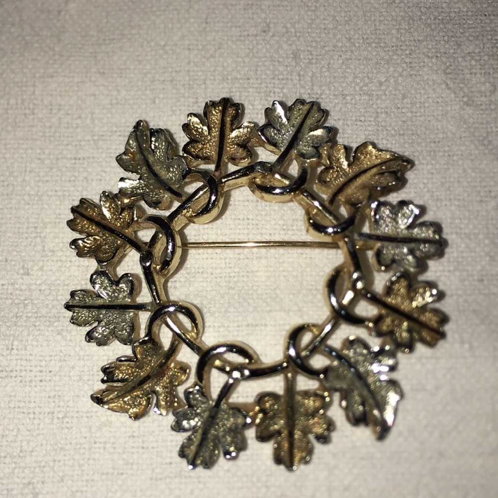 Sarah Coventry Vintage "Garland" Wreath Brooch